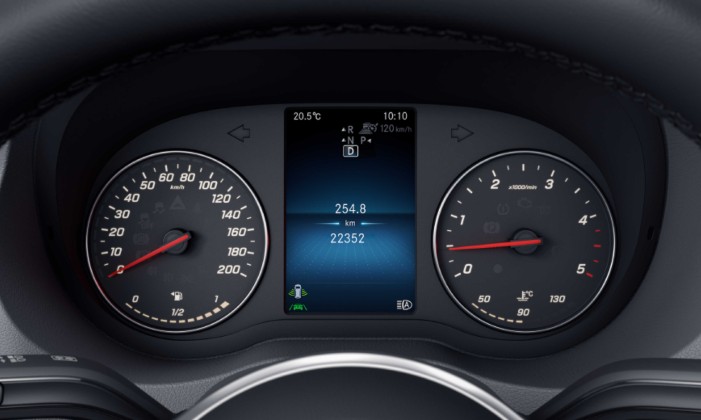 Descubre qué elementos no pueden faltar en un panel de instrumentos. Conoce los indicadores clave para monitorear tu vehículo.