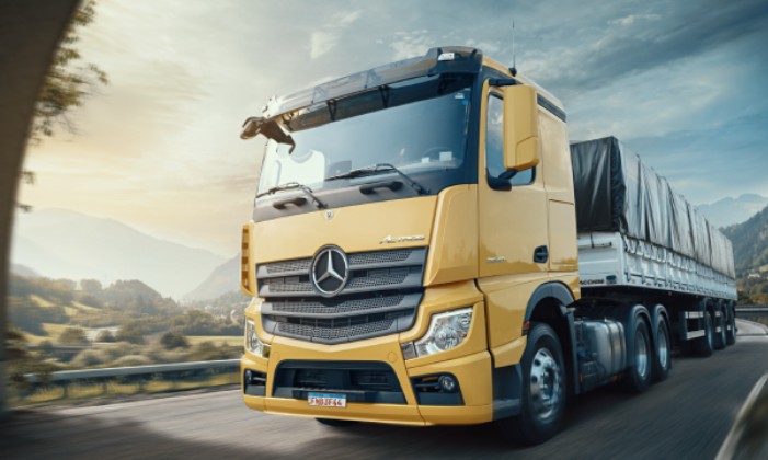 Aprende qué es la carga útil de un camión y cómo calcularla paso a paso. Optimiza tu transporte y evita diferentes multas.