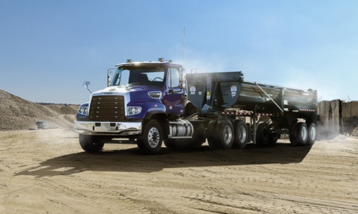 ¿No sabes si necesitas un remolque o un semirremolque? Conoce sus diferencias, ventajas y cuál se adapta mejor a tu tipo de transporte.