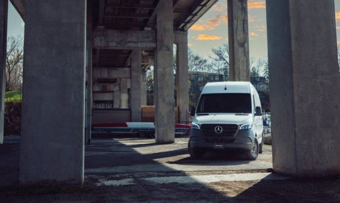 Descubre las ventajas de comprar una van Mercedes-Benz. Analizamos su tecnología, seguridad y rendimiento para potenciar tu negocio.