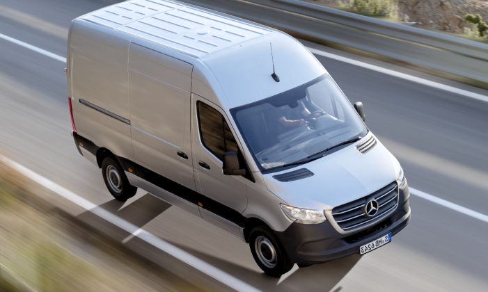 Domina la conducción de tu van con estos 5 consejos prácticos de manejo. Mejora tu seguridad y cuida tu vehículo hoy mismo.